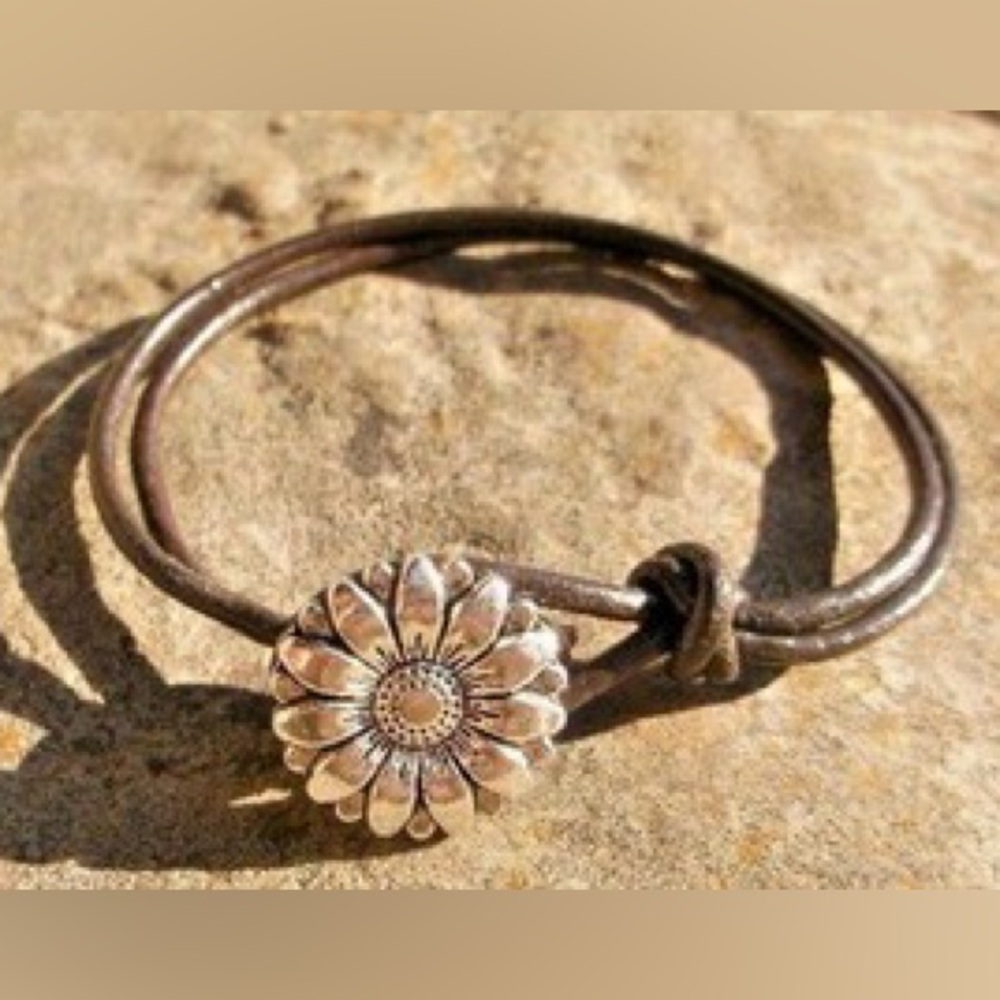 Daisy Flower Leather Button Bracelet Bohemian Artisan Style Pick Brown/ Black